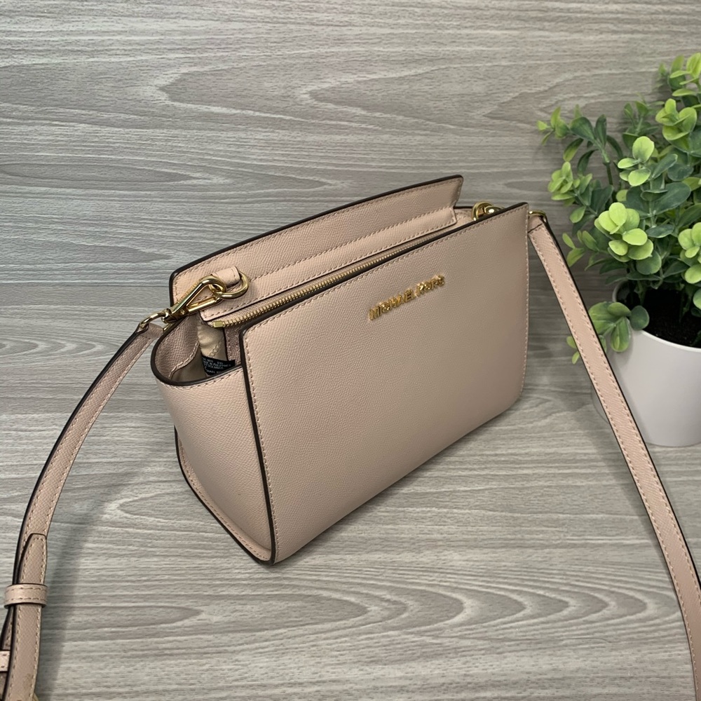 SOLD Michael Kors Medium Selma Crossbody Creamy